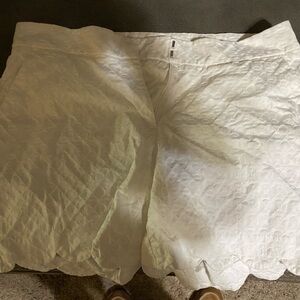 Women’s crown and ivy white shorts size 14w